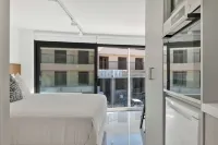 Phaedrus Living Alkminis Seaview Suites Pantai - chambre d’hôtes
