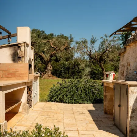 Trullo Ape Regina by Monholiday