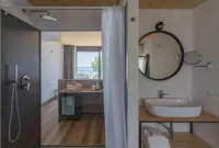 Room in B&B - Insula Felix - Deluxe Double Room with Balcony and Sea View