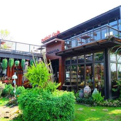 Papa's Home and Rabbit Café Các khách sạn gần Đền Phatardsrijormthong