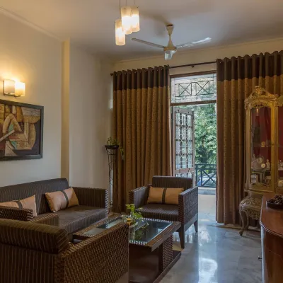 Woodpecker Apartments Hauz Khas Отели рядом с достопримечательностью «Национальный институт технологии моды»