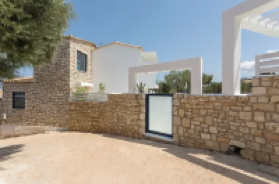 ดิออน วิลลา - พูล & จากุซซี่ - พักได้ 4 คน - ซาคินทอส