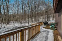 Sqyrls Nest - 3Br Retreat with a Hot Tub