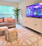 2 King Beds— Day Minimum Stay—Free Parking & Wi-Fi