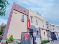Gangnam Style Residence Mitra RedDoorz Near Merr Surabaya Hotels in Sukolilo