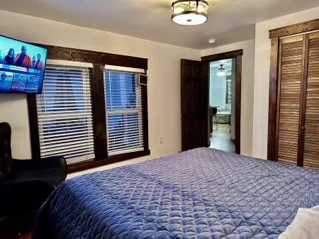 La Casita: A Cozy Retreat Near Wake Forest University"