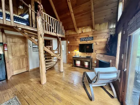 New Hot Tub & Trailer Parking @ Cliff Eagle Отели рядом с достопримечательностью «Daniel Boone Campground in Red River Gorge»