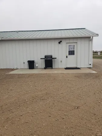 One Mile from Airport!!   3 Bedroom Lodge Sleeps 5 to 7