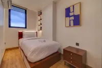 2BR Bauhaus 707 W/Pool & Free Parking Hotell i Panunggangan