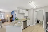 Athens Stay Near Uga, Pool + Gym & Bear Hollow Zoo, Sleeps 8.