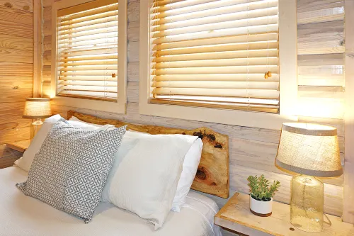 Spacious Reunion Cabin with Pool and Modern Kitchen - Stunning Retreat