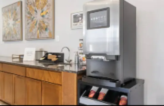 Charming Rooftop Oasis and Modern Amenities - Elegant Escape