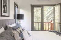 Gas Fireplace and Year-Round Pool Access - Luxurious Mountain Haven Hotels in Steamboat Springs