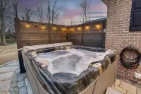 Hot Tub, Game Room and Outdoor Oasis - Gorgeous Tranquil Manor Hotels in West Sadsbury Township