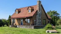 Breathtaking Views and Cozy Fireplace - Charming Modern Retreat Hotels near Belle Grove Plantation