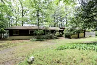 Waterfront Access and Fire Pit - Inviting Family Haven