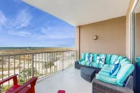 Quaint Condo with Beautiful Gulf Views, a Shared Pool, Pool Spa, & Gym Hotel di Dauphin Island