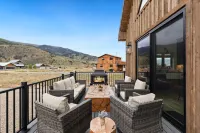 Gourmet Kitchen and Stunning Outdoor Deck - Elegant Luxury Retreat