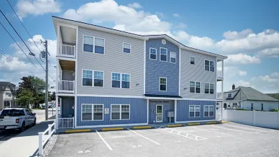 Steps to Beach and Pier Excitement - Charming Coastal Retreat Hotels near Blue Ocean