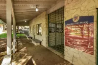 Modern Comfort and Spacious Yard - Stylish Tech Corridor Retreat Hotels in Wells Branch