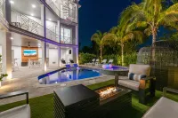 400ft to Beach, Ocean View, Pool, Steps to Siesta Key Village Hotels in Siesta Key