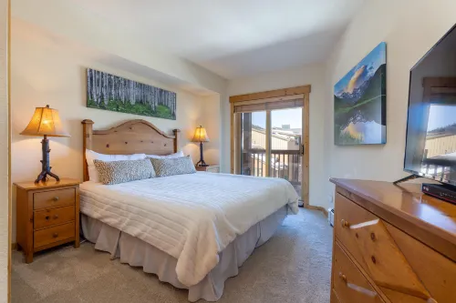 Mountain Views and Outdoor Hot Tubs - Spacious Alpine Escape