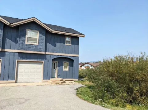 Tranquil Deck and Open-Space Views - Charming Mountain Escape