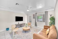 Modern Amenities and Cozy Living Space - Charming Tropical Retreat