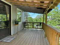 Charming studio in lovely Topping with AC, WiFi that has stunning water views! Hotels in Middlesex County
