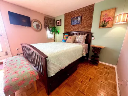 POOL, TIKI BAR, WATERFRONT  home, 8 LBI Beach passes in Mystic Island NJ