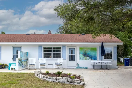 Secluded Retreat - WiFi, Fire pit, Outdoor Grill