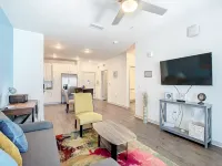 Close to Attractions and Entertainment - Charming Cozy Retreat Hotels in Orange County
