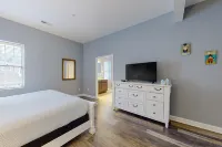 Condo near the ocean with pool, outdoor space, central AC, & washer/dryer