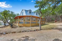 Charming Outdoor Space and Scenic Views - Cozy Rustic Retreat 바인야드 루프 하이킹 트레일 주변 호텔