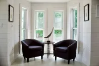 Breathtaking Ocean Views and Cozy Atmosphere - Charming Cottage Retreat