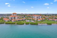 Southern Views and Luxurious Amenities - Stunning Waterfront Oasis