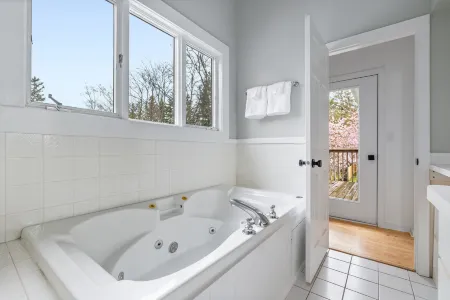 Charming Getaway with Wraparound Porch - Cozy Forest Retreat