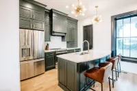 Steps from Breweries and Restaurants, Spacious Hideaway - Elegant Townhome Các khách sạn ở Knox County