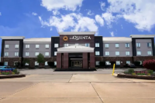 La Quinta Inn & Suites by Wyndham Pontoon Beach Hotels in 