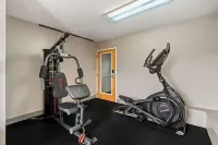 Quality Inn & Suites Biloxi - Ocean Springs - Gym