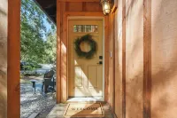 Cozy Cabin with Private Hot Tub - Trails and Sandy River Nearby - Sleeps 7