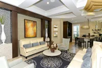 Luxury Townhouse with Plunge Pool and Resort Access - Stunning Retreat Hotels in Loughman