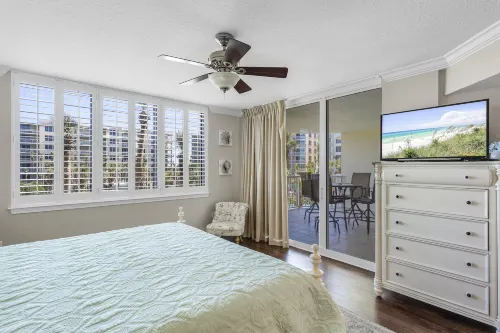 Beautiful Bay Views and Luxurious Amenities - Stunning Coastal Haven