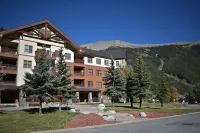 Steps to Chairlifts and Hot Tubs - Stunning Copper Mountain Retreat