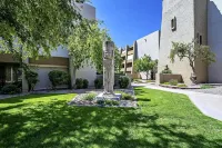 Relaxing Condo w/ free parking - Just a 5 Min Drive to Old Town!