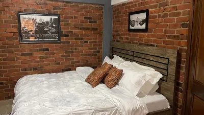 Cozy Bricks Apartments Отели в г. 