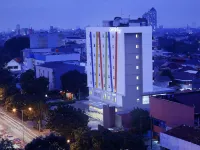 Amaris Hotel Tebet Hotels near Cawang Station