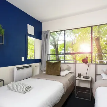 YMCA Hostel Отели рядом с достопримечательностью «Парк Альберт»