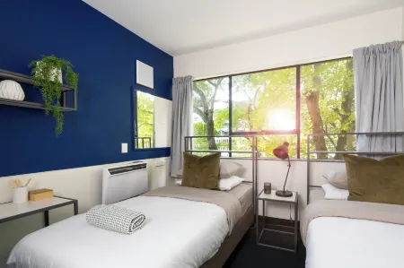 YMCA Hostel Отели рядом с достопримечательностью «Кафедральный собор Холи Тринити»