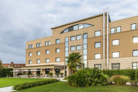 Hotel Omnia Отели в г. Сальгареда